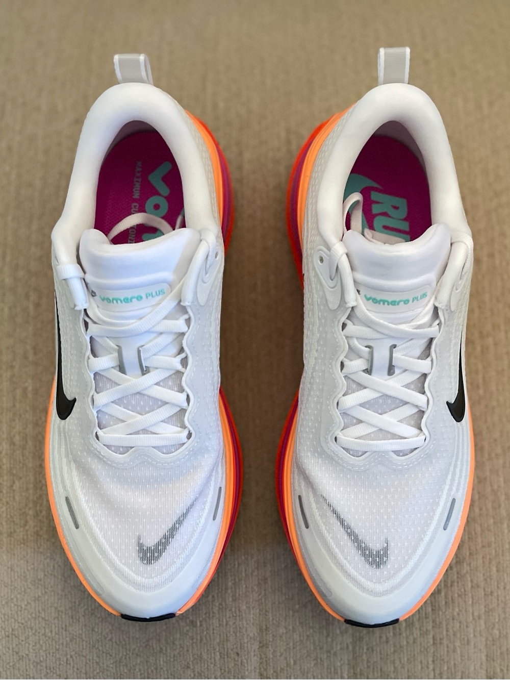 Size 10.5w / 9m - Nike Vomero Plus White Fire Pink HV8154-104 Unisex BRAND NEW - Picture 2 of 11